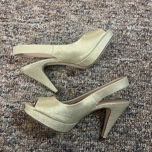 Gold sparkling peep toe heels - Picture 2 of 4